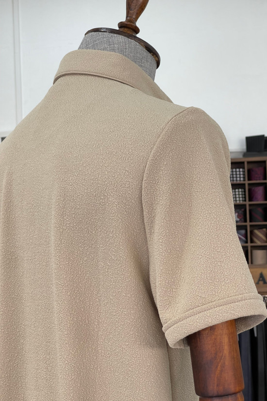 Nazef Dar Kesim Likralı Bej Rengi İtalyan Yaka Kısa Kollu Gömlek